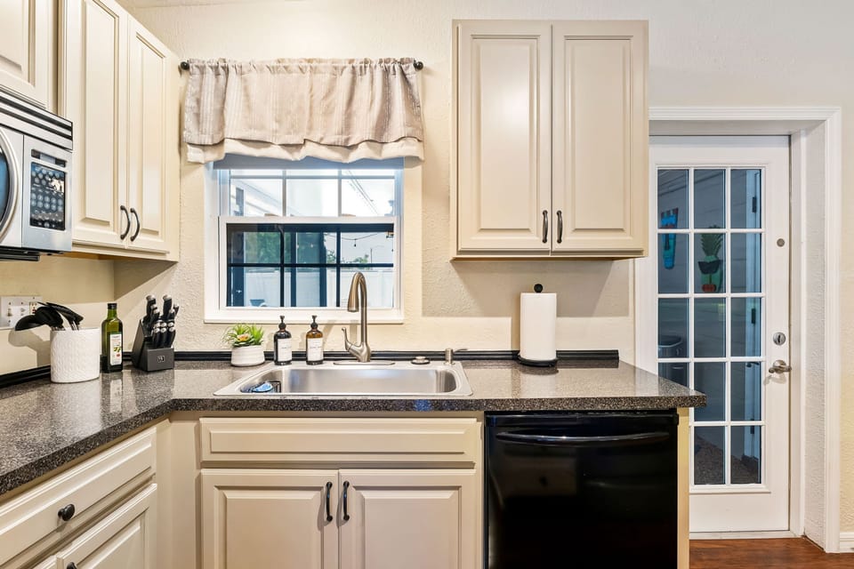 House | 4 bedrooms, high-speed internet