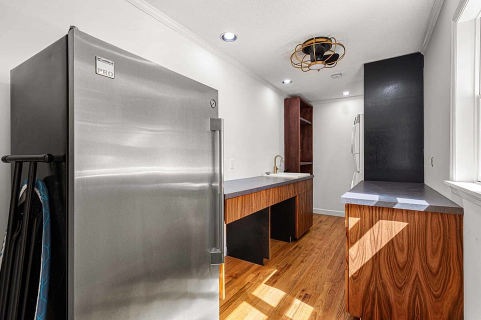 House | 6 bedrooms, high-speed internet
