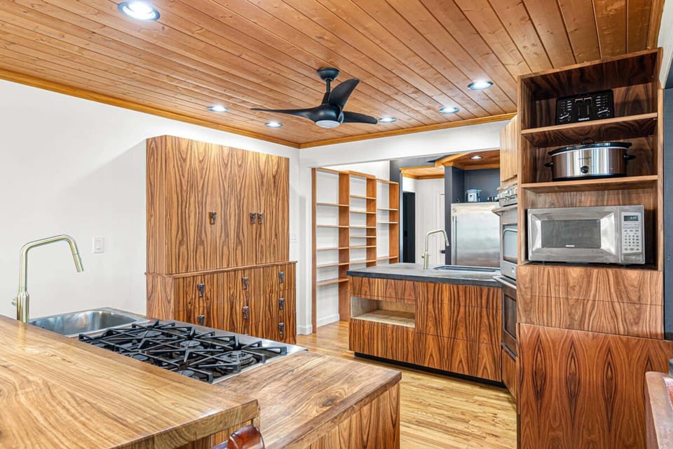 House | 6 bedrooms, high-speed internet