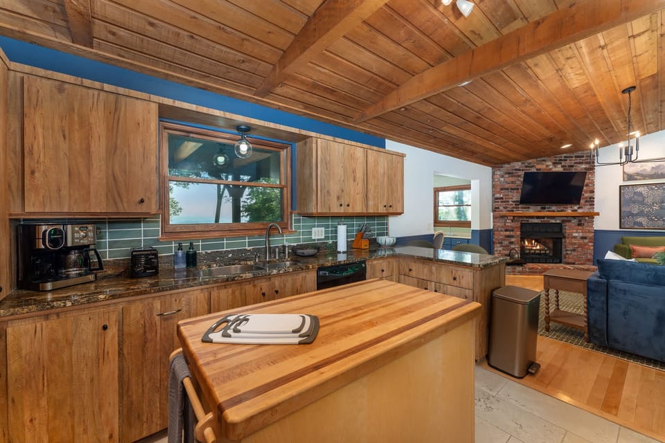 House | 6 bedrooms, high-speed internet