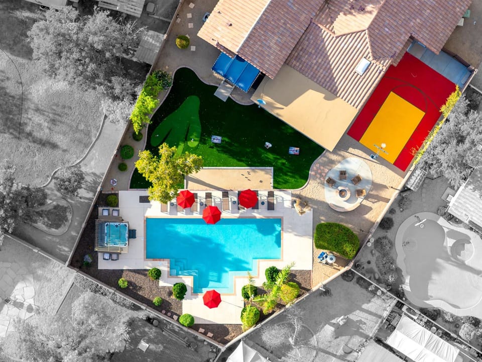 House | 6 bedrooms, high-speed internet