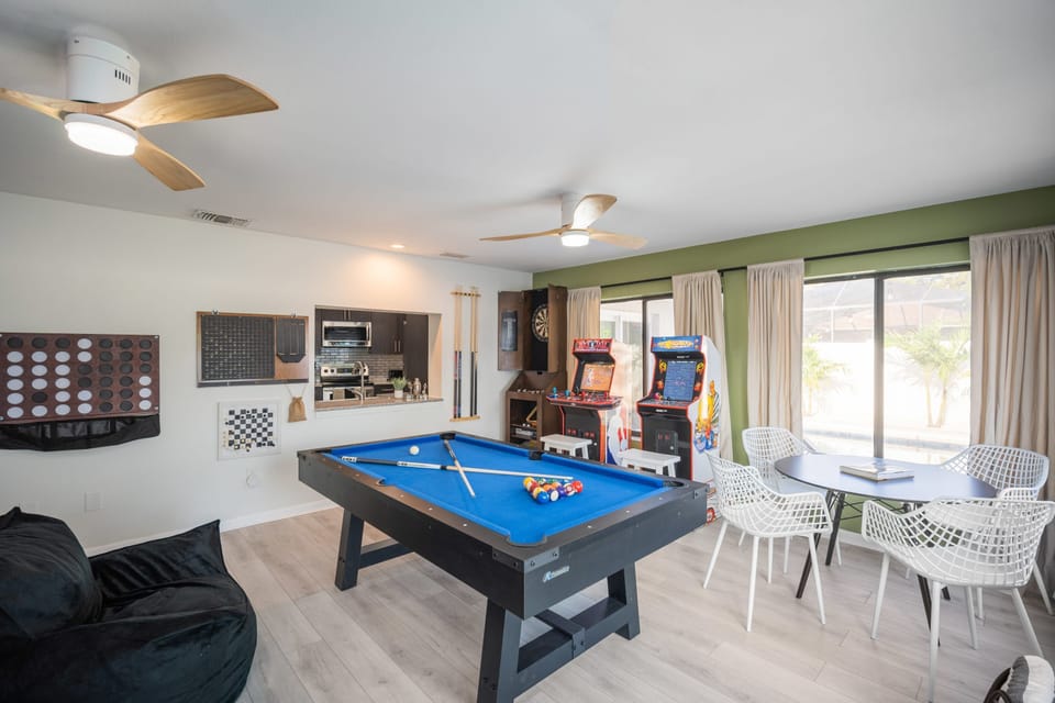 House | 6 bedrooms, high-speed internet