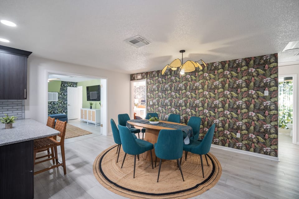 House | 6 bedrooms, high-speed internet