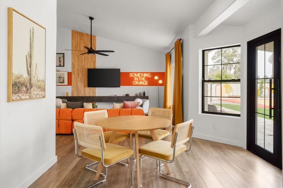 House | 6 bedrooms, high-speed internet