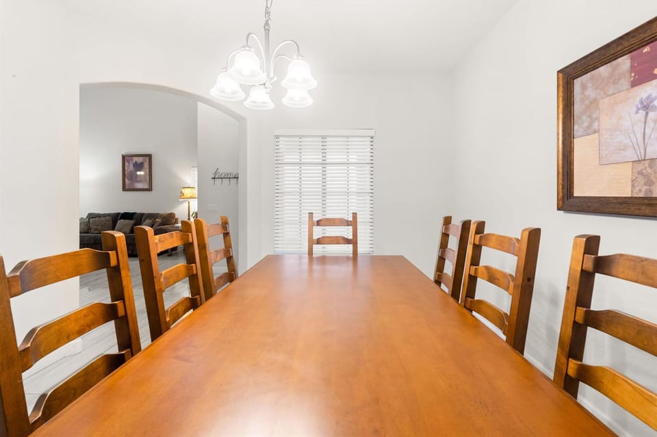 House | 5 bedrooms, high-speed internet