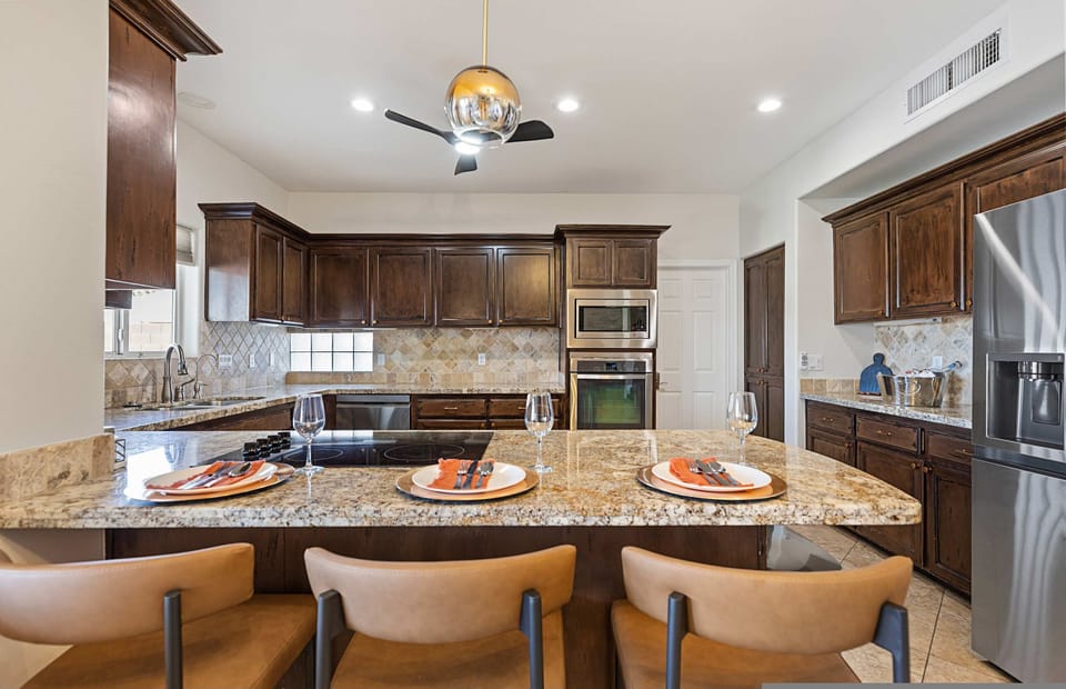 House | 6 bedrooms, high-speed internet