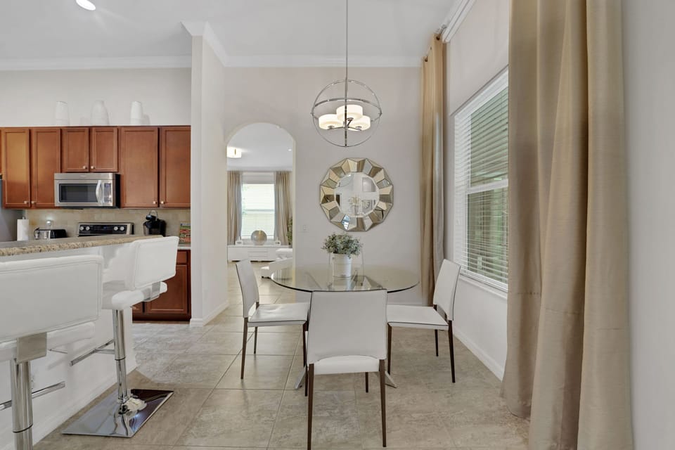 House | 5 bedrooms, high-speed internet