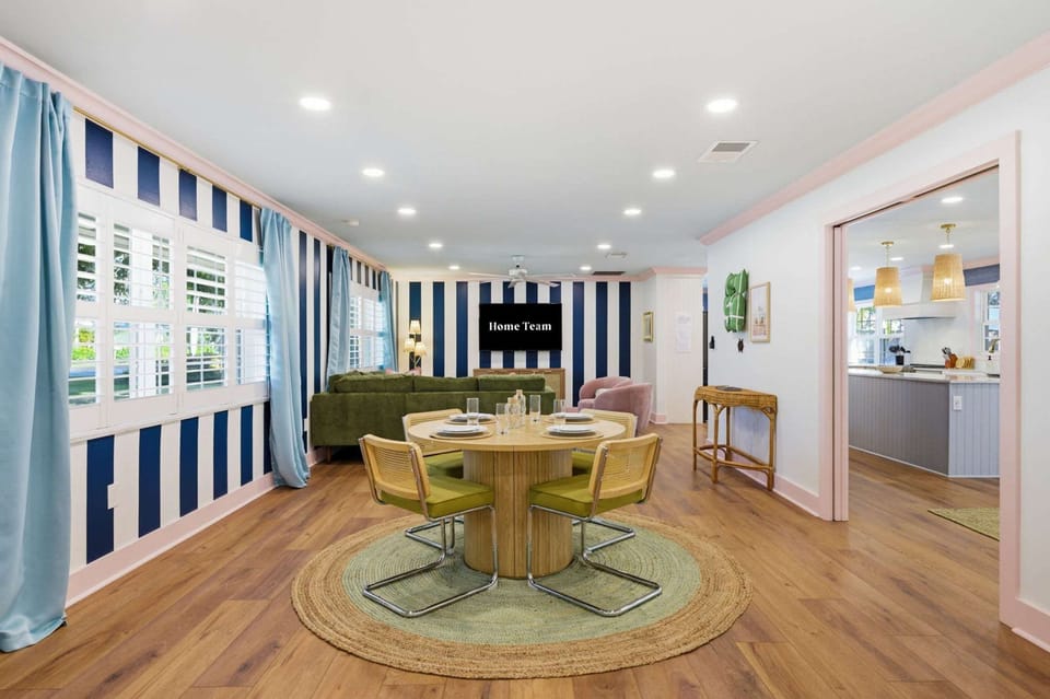 House | 6 bedrooms, high-speed internet