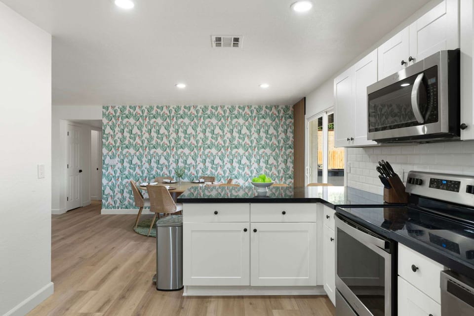 House | 5 bedrooms, high-speed internet