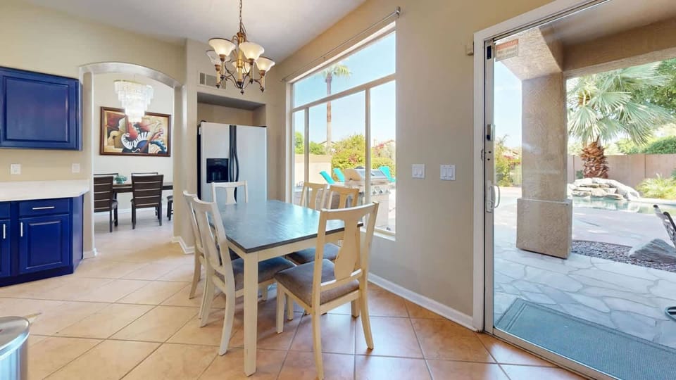 House | 5 bedrooms, high-speed internet