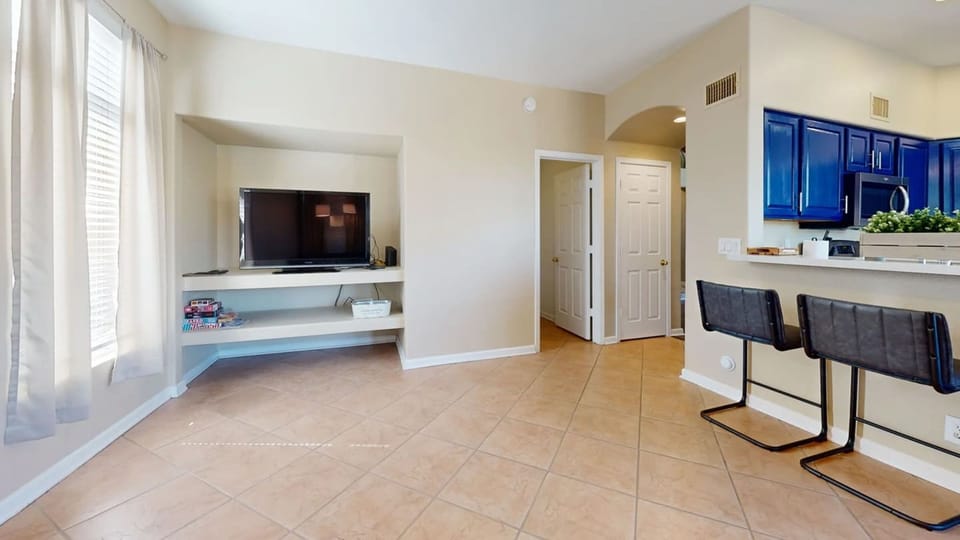 House | 5 bedrooms, high-speed internet