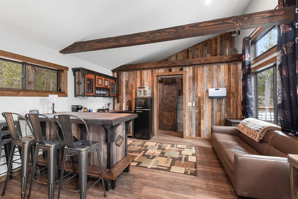 House | 6 bedrooms, high-speed internet