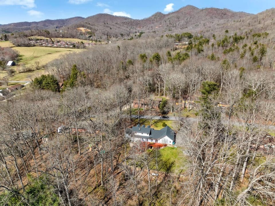 House | 8 bedrooms, high-speed internet