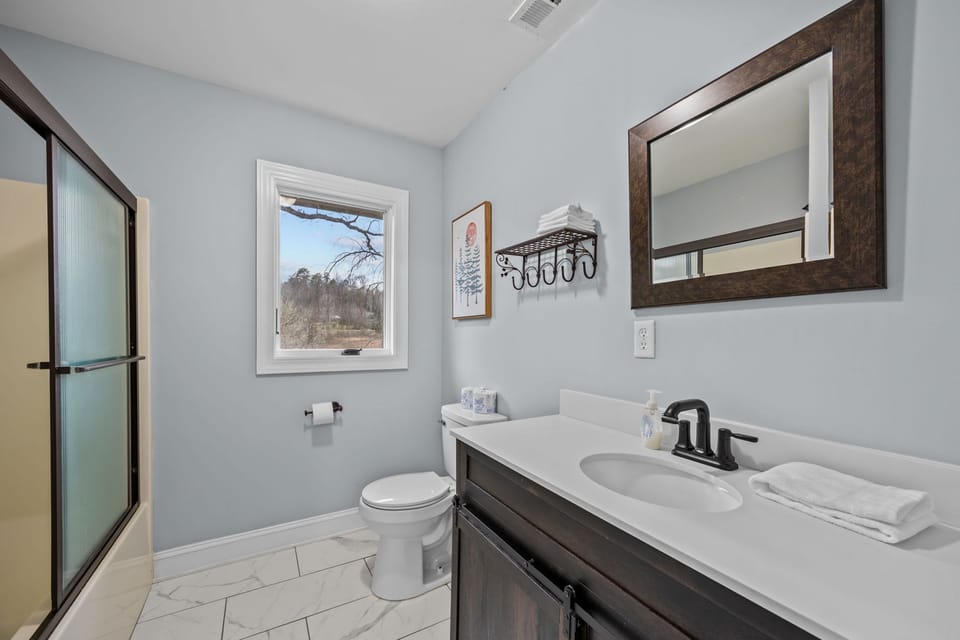 Cozy Family Getaway w Games Hot Tub Fire Pit House in Bryson City