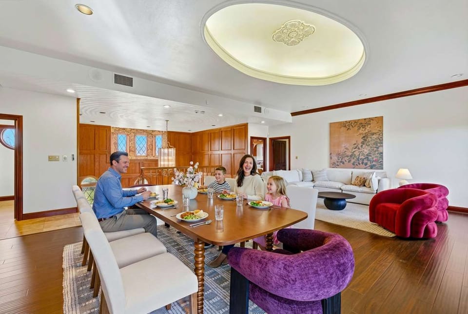 House | 6 bedrooms, high-speed internet