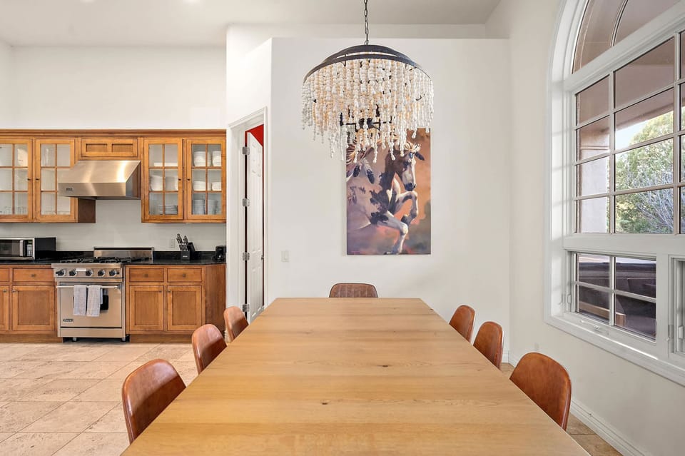 House | 5 bedrooms, high-speed internet