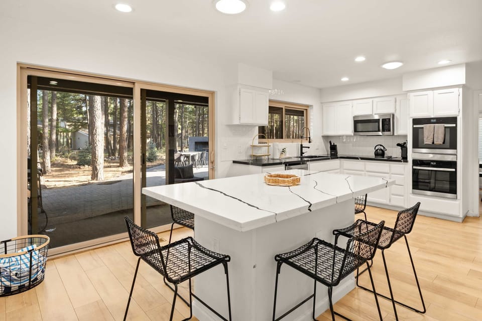 House | 6 bedrooms, high-speed internet