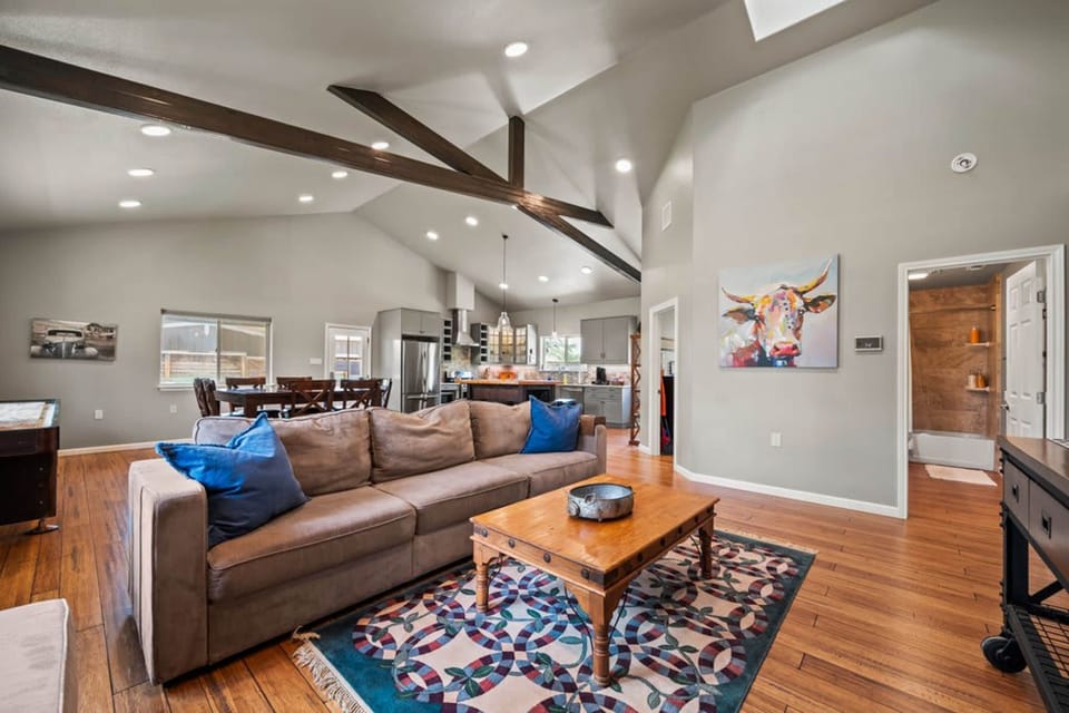 House | 5 bedrooms, high-speed internet