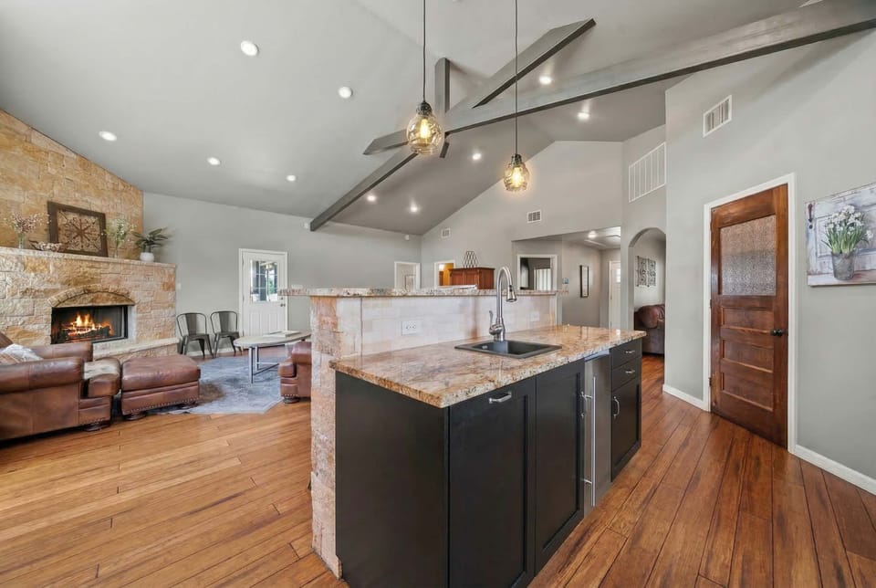 House | 5 bedrooms, high-speed internet