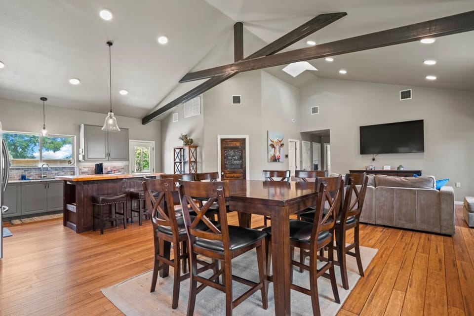 House | 5 bedrooms, high-speed internet