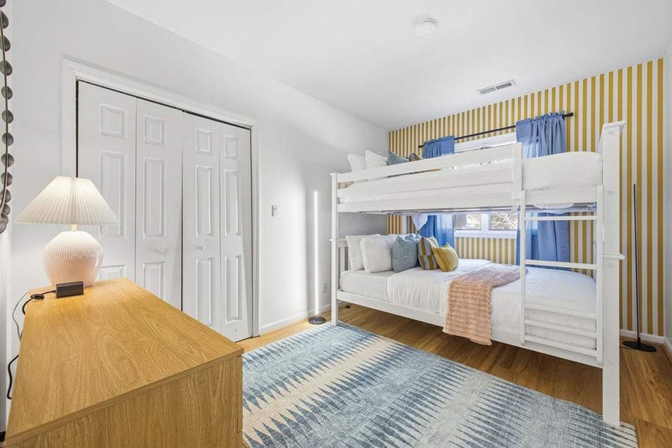 House | 6 bedrooms, high-speed internet