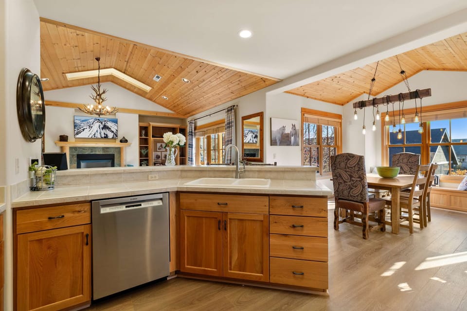 House | 5 bedrooms, high-speed internet
