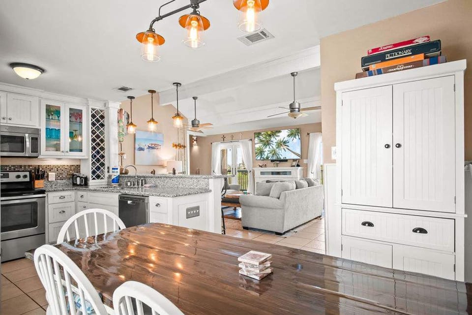 House | 5 bedrooms, high-speed internet