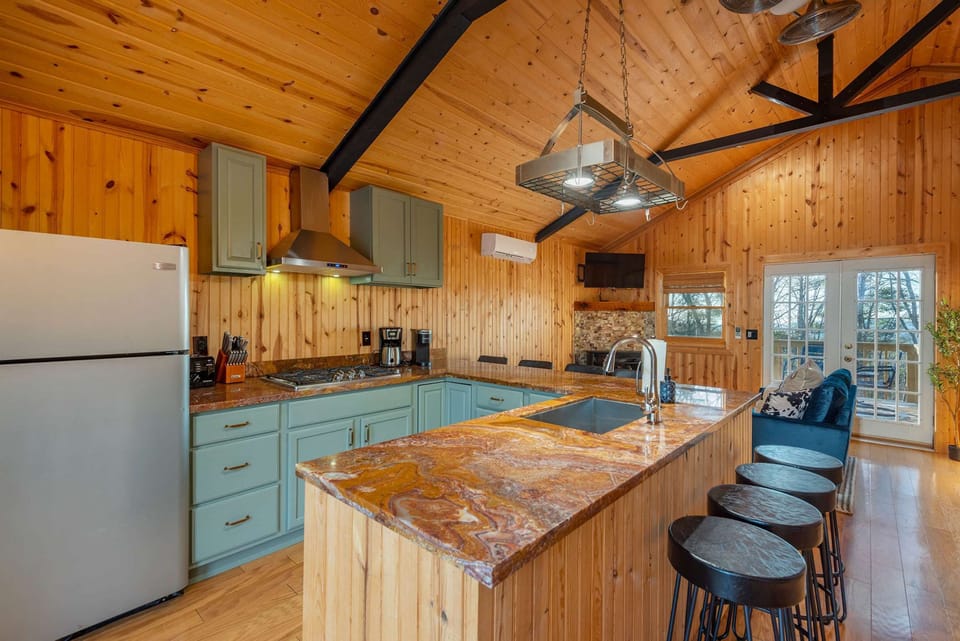 House | 6 bedrooms, high-speed internet