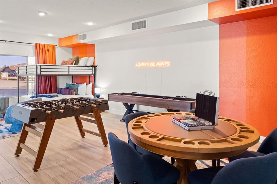 House | 5 bedrooms, high-speed internet