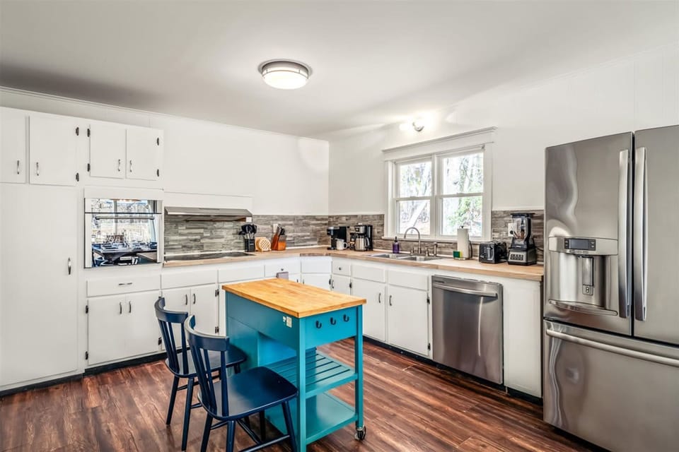 House | 3 bedrooms, high-speed internet