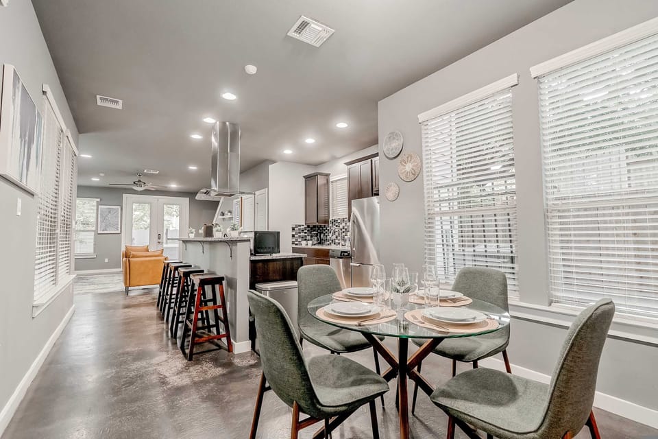 House | 6 bedrooms, high-speed internet