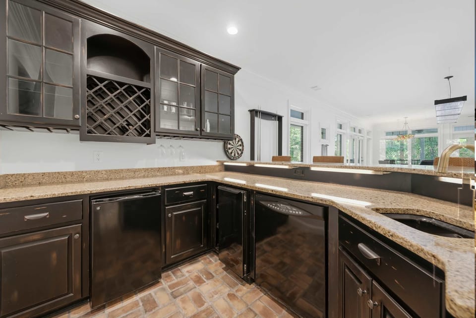 House | 5 bedrooms, high-speed internet