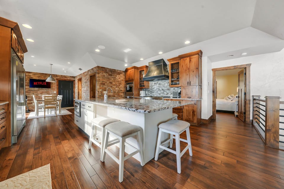 House | 5 bedrooms, high-speed internet