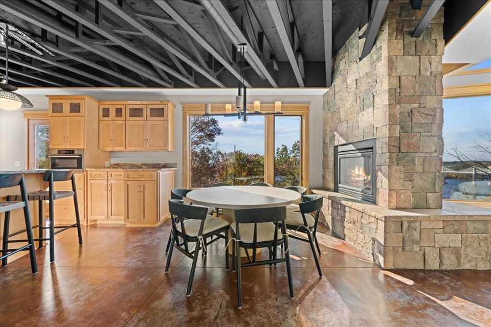 House | 5 bedrooms, high-speed internet