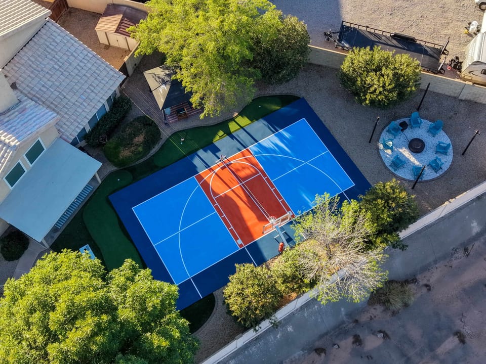 House | 5 bedrooms, high-speed internet