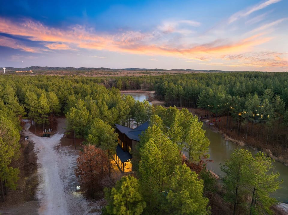 House | 5 bedrooms, high-speed internet