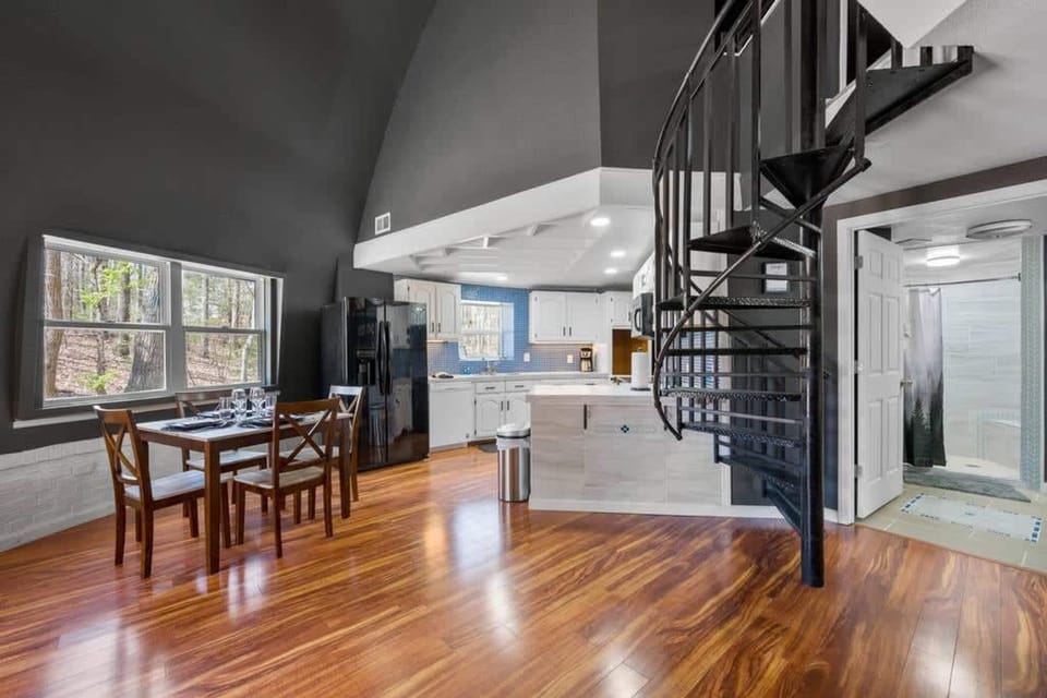 House | 5 bedrooms, high-speed internet