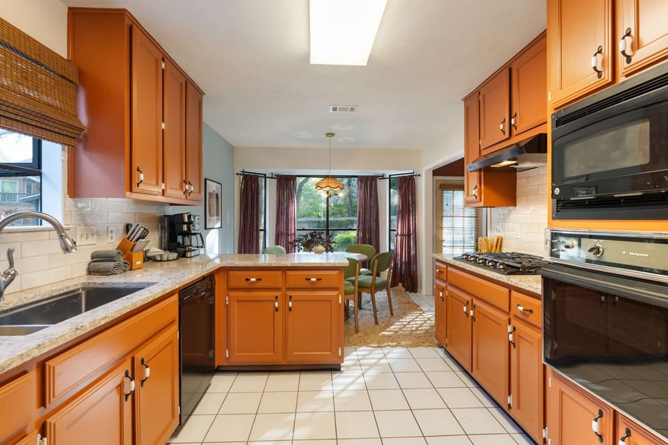 House | 5 bedrooms, high-speed internet