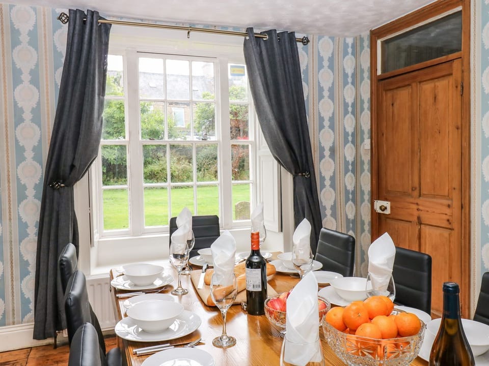 Cottage | Dining
