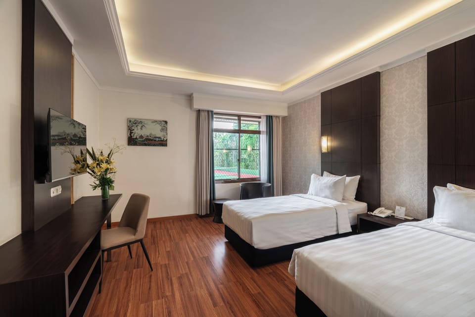 Deluxe Twin Room | In-room safe, soundproofing, WiFi (free)