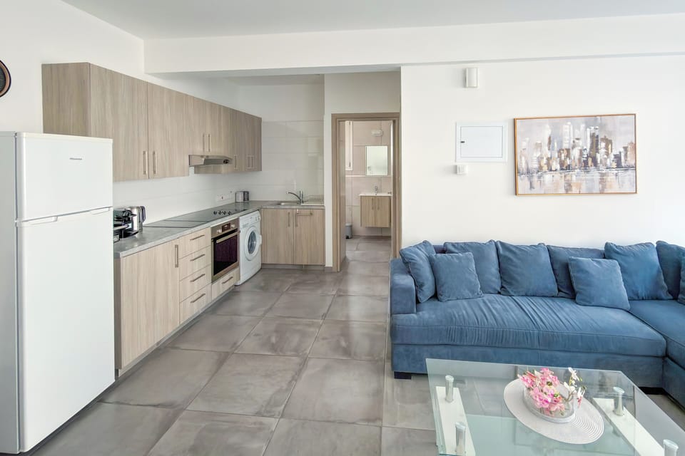 Apartment, Balcony | Living area
