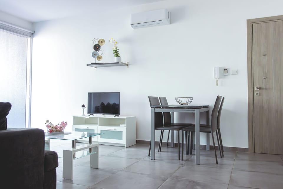 Apartment, Balcony | Dining