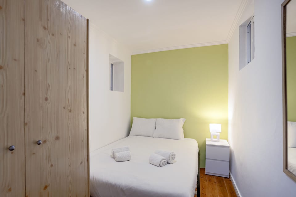2 bedrooms, bed sheets