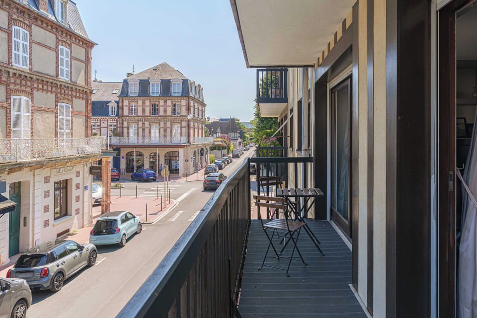Apartment | Outdoor dining