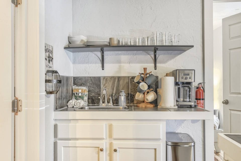 Cups, mugs, coffee - ready, set, go