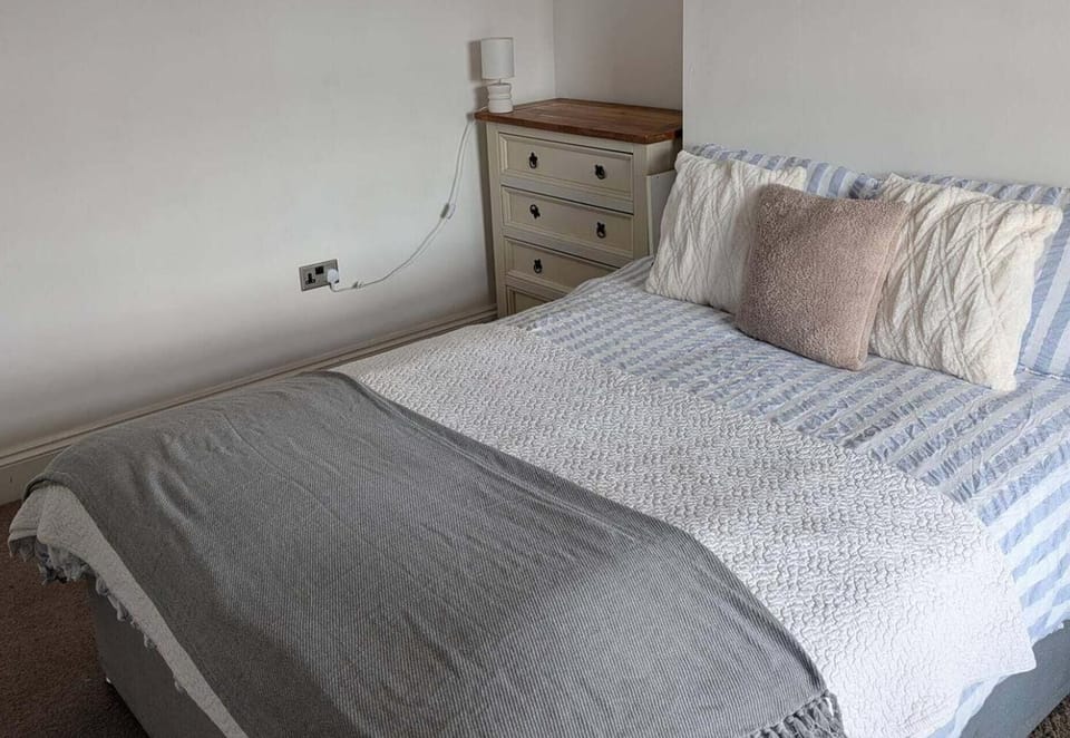 1 bedroom, WiFi (free), bed sheets