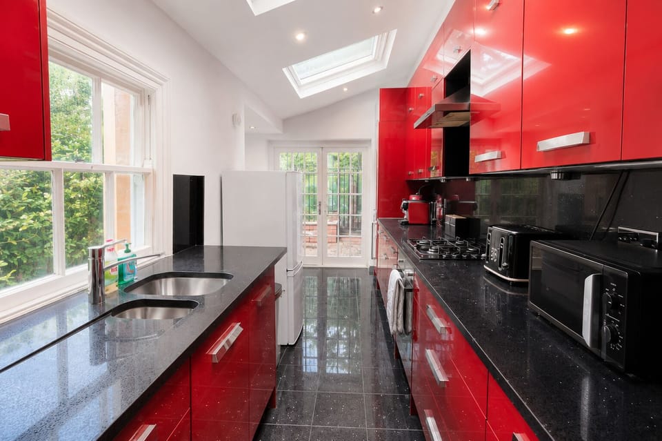 Fully equipped kitchen - Highgate flat near Hampstead Heath & Alexandra Palace