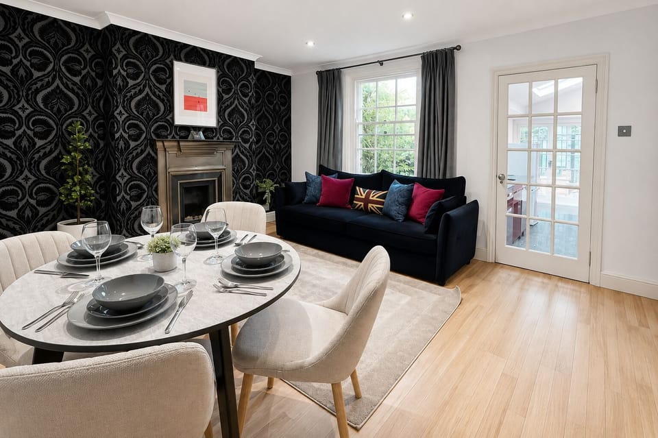 Living & Dining area w/ smart tv - Highgate flat near Alexandra Palace