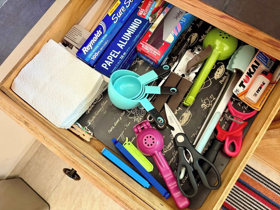 Additional kitchen supplies: plastic wrap, foil, scissors, measuring cups, etc.