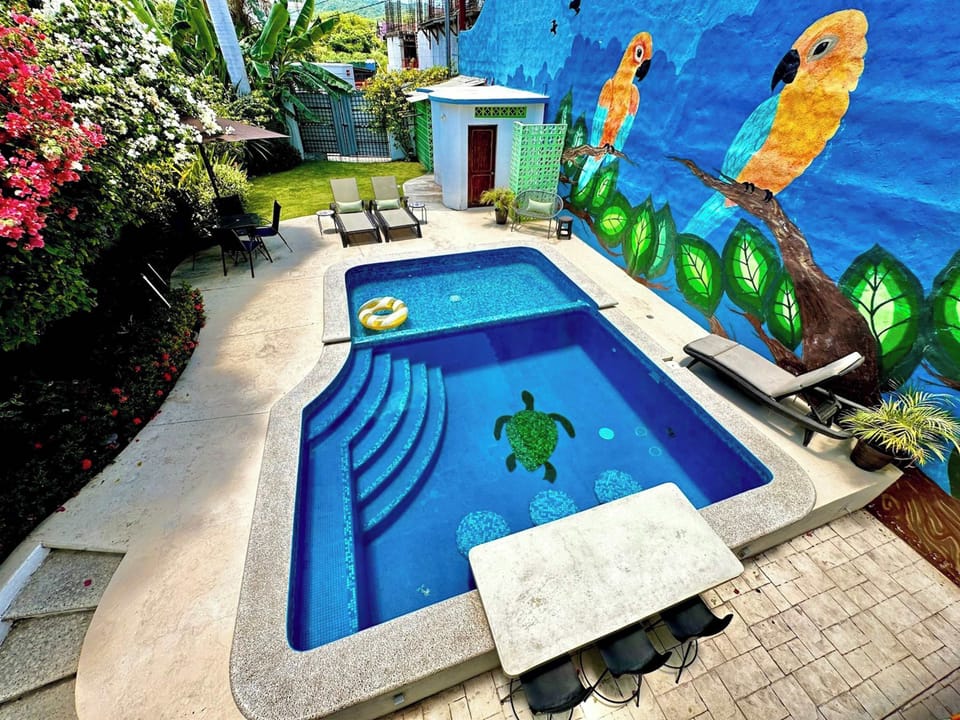 Pool with swim-up bar and shallow end for toddlers or sunbathing!